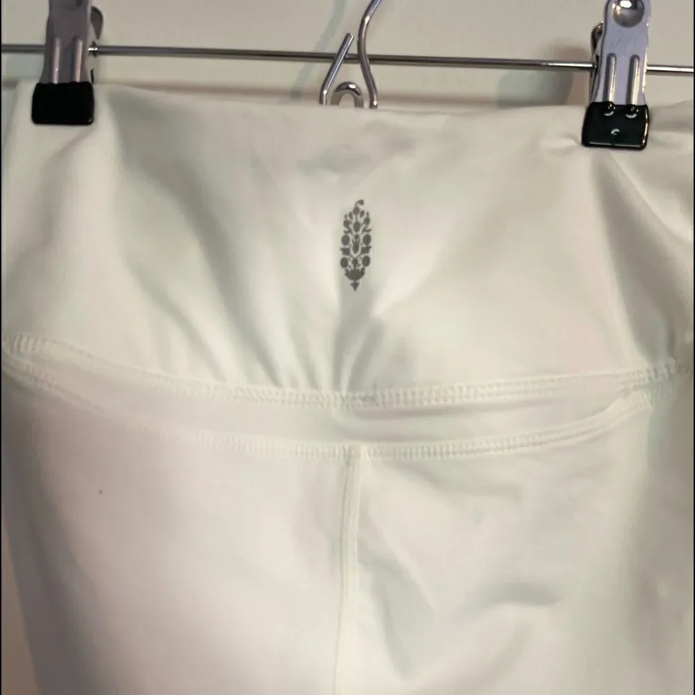 NEW Free People Movement Very Prarie Legging in white .Size XS